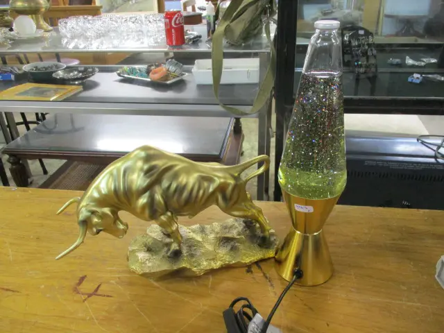 Bull and Lamp Image 1++